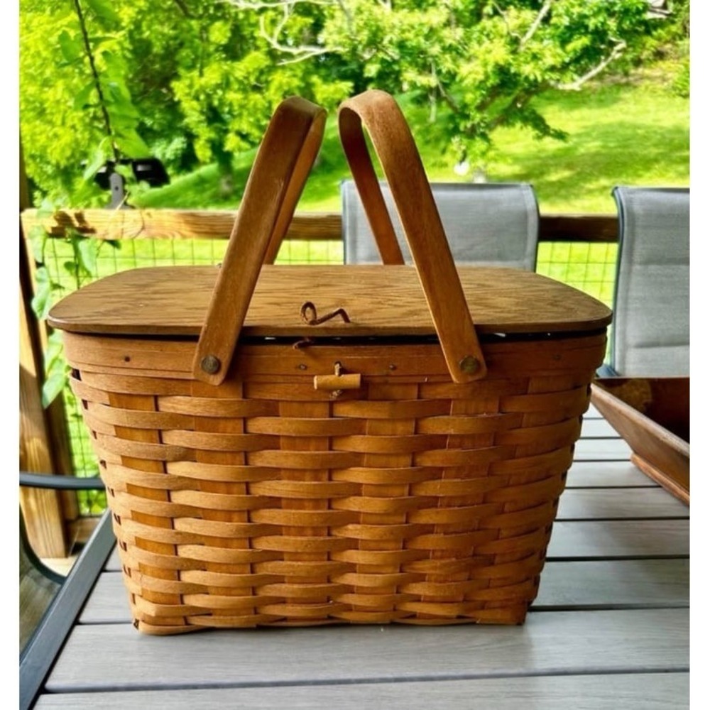 1996 Longaberger  Picnic Basket w/ Plastic Liner